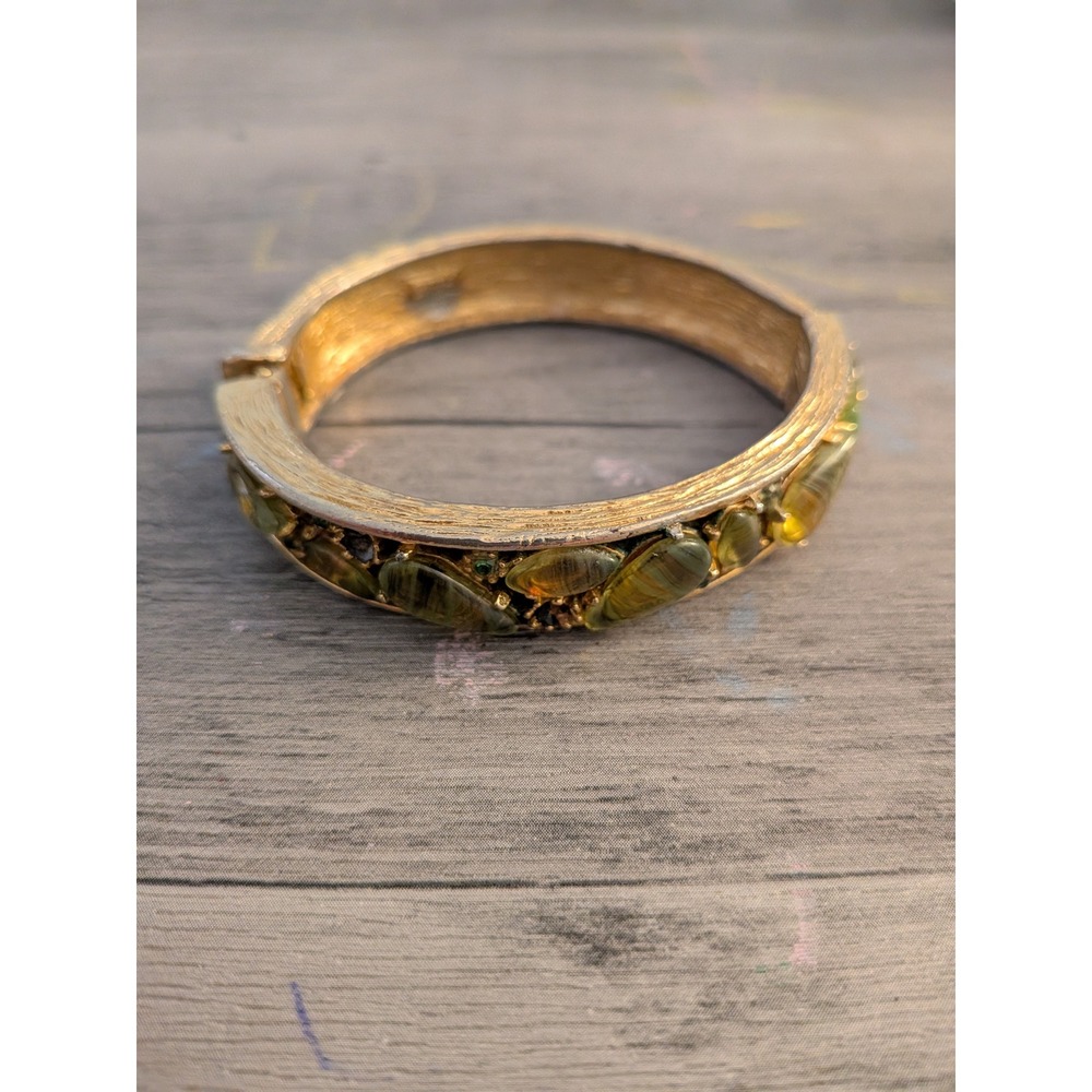 Vintage‎ ART Mode Gold Tone Hinged Bangle Bracelet Green Amber Cabochon Signed